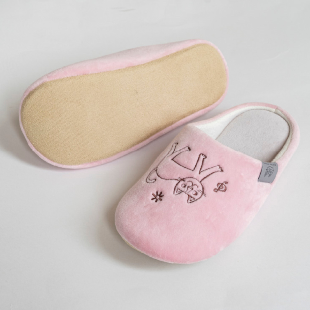 スリッパ 23~25cm ルームシューズ おかべてつろう ( 洗える 室内 レディース 猫 雑貨 ふわふわ オールシーズン ルームスリッパ インテリア雑貨 自宅 室内用 静音 トイレ ) 【ピンク】 ピンク