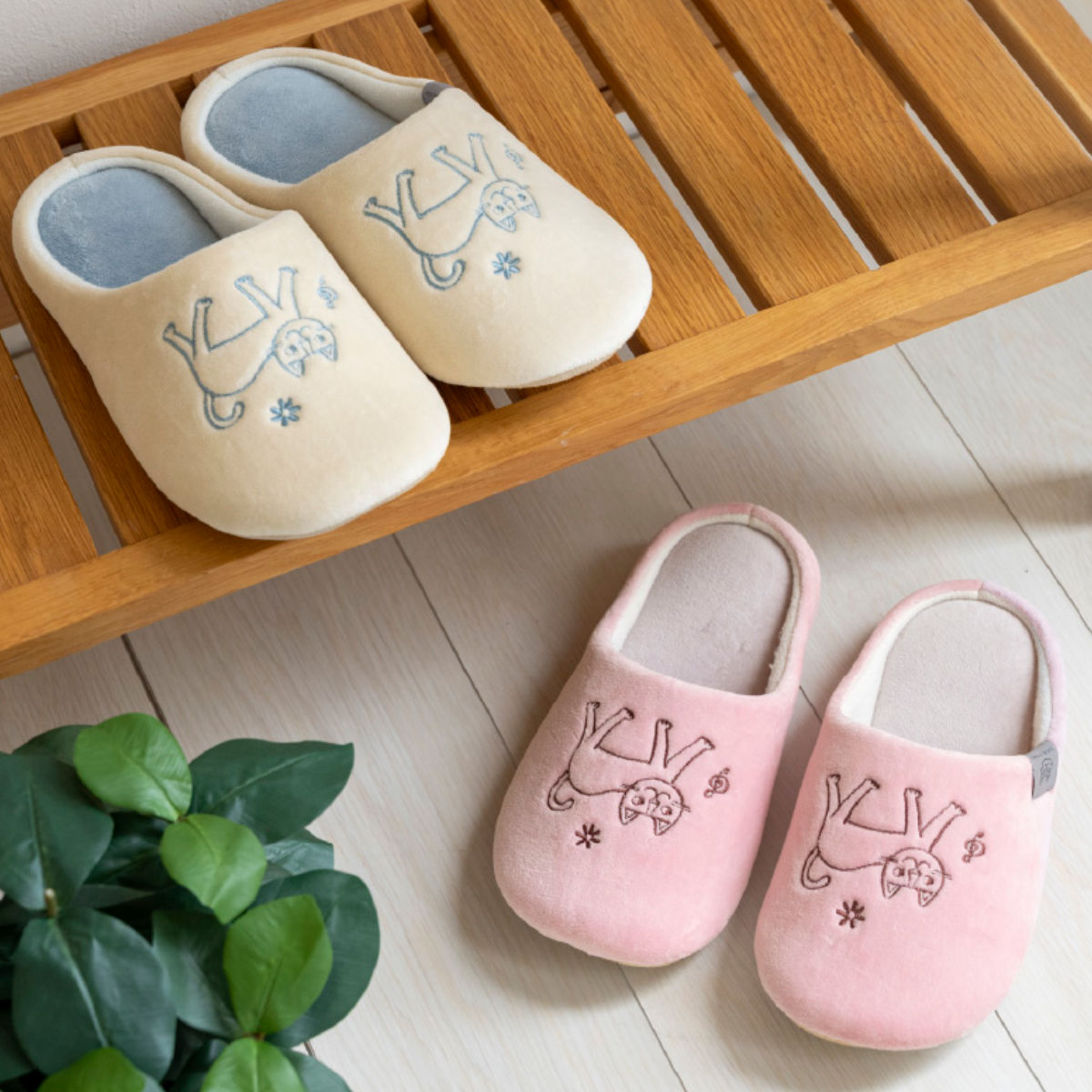 スリッパ 23~25cm ルームシューズ おかべてつろう ( 洗える 室内 レディース 猫 雑貨 ふわふわ オールシーズン ルームスリッパ インテリア雑貨 自宅 室内用 静音 トイレ ) 【ピンク】 ピンク