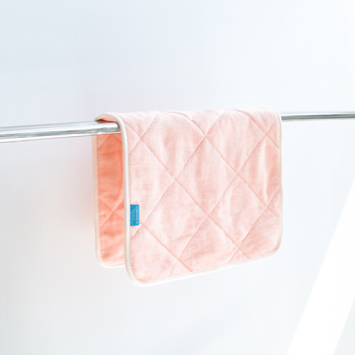 バスマット 35×60cm カララカ 洗濯機 乾燥機使用OK ラベル タオルバスマット タオル地 ( 足ふきマット 風呂マット 抗菌 防臭 乾度良好 吸水マット お風呂マット 足拭きマット 洗面マット 速乾 銀イオン ふわふわ 重ねタオル 60 35 ) 【ピンク】 ピンク