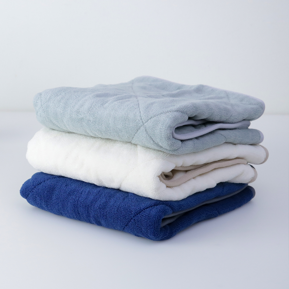 バスマット 35×60cm カララカ 洗濯機 乾燥機使用OK ラベル タオルバスマット タオル地 ( 足ふきマット 風呂マット 抗菌 防臭 乾度良好 吸水マット お風呂マット 足拭きマット 洗面マット 速乾 銀イオン ふわふわ 重ねタオル 60 35 ) 【ピンク】 ピンク