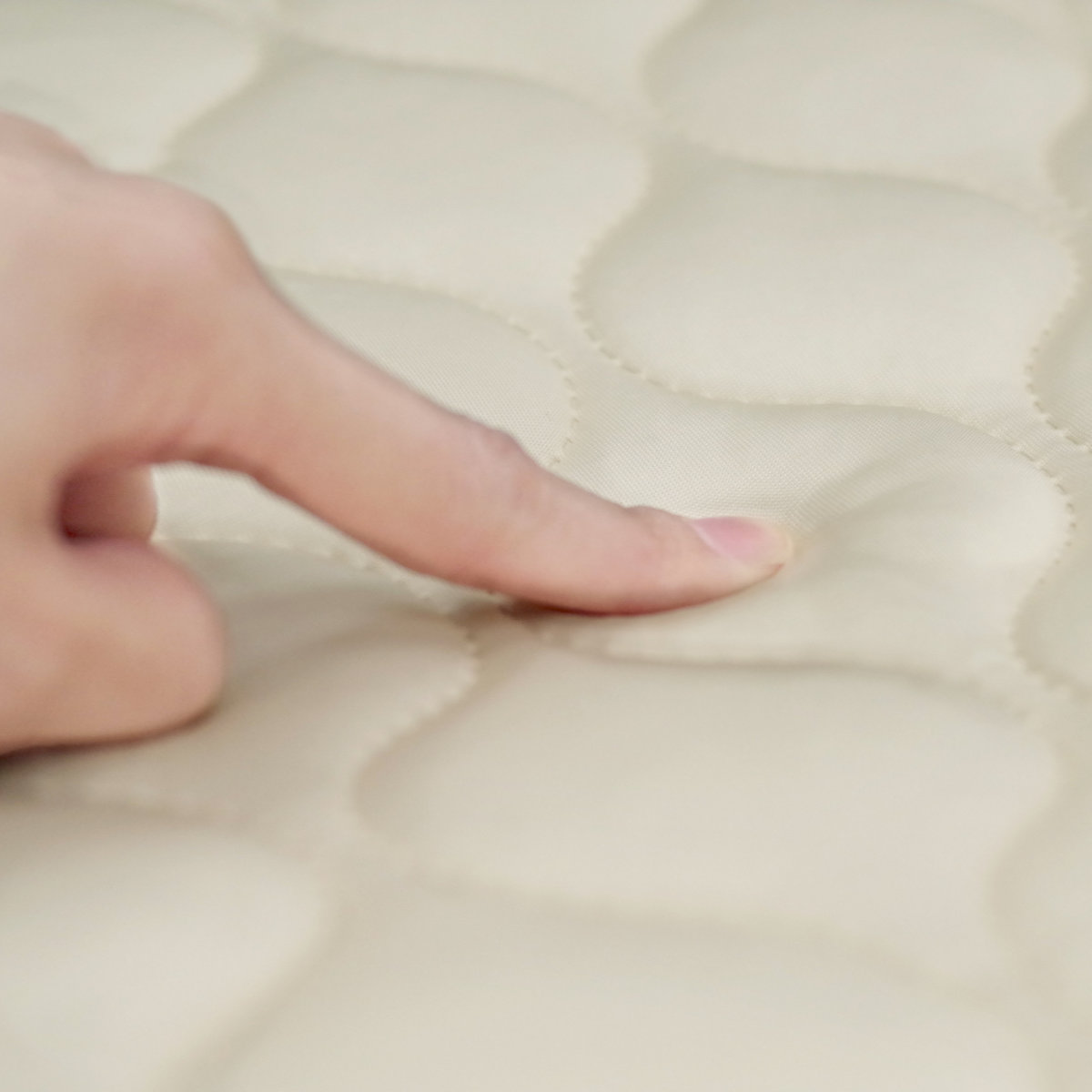 便座シート mocchin 貼るだけ冷感便座シート ( 便座カバー トイレ カバー シート 兼用タイプ 貼るだけ 接触冷感 洗える トイレタリー U型 O型 洗浄暖房型 おくだけ 洗濯可 ひんやり トイレ用品 グレー ベージュ ) 【ベージュ】 ベージュ