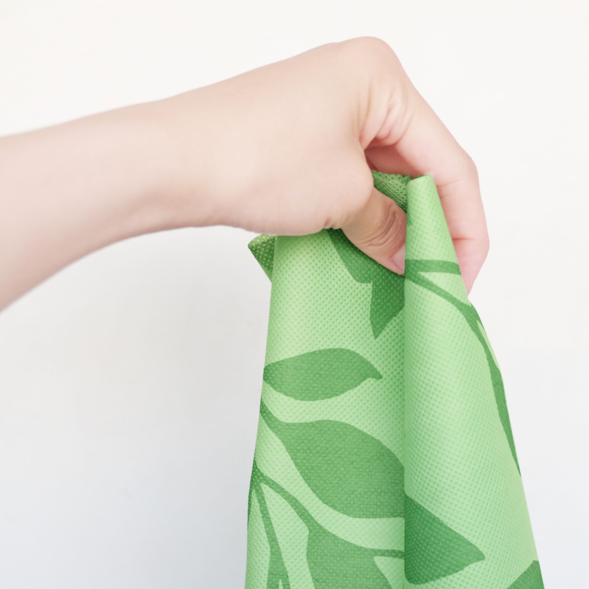 使い捨てトイレマット 15枚入り 60×55cm トイレマット 使い捨て トイレ マット ( 不織布 撥水加工 すべり止め 汚れたら捨てる 男性用小便器 カットできる 清潔 15枚 撥水 滑り止め 衛生的 捨てられる 薄型 60 55 ) 【モロッカンピンク】 モロッカンピンク