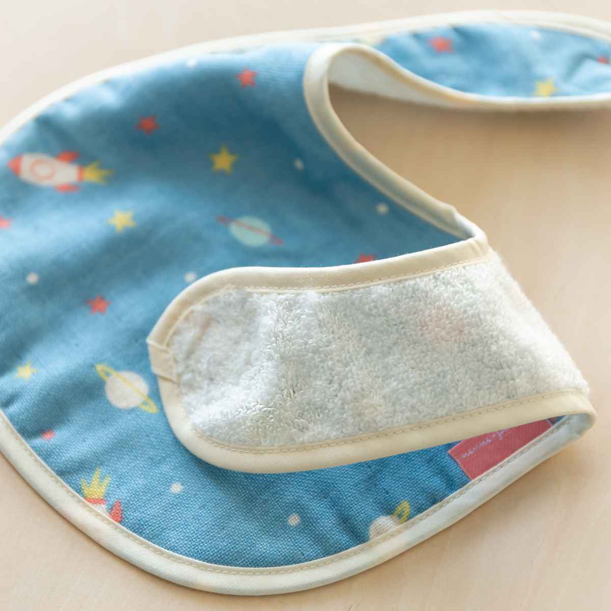 スタイ ベビー nenne-futurum SPACE SERIES ( よだれかけ ベビーエプロン ベビースタイ 前掛け エプロン お食事エプロン コットン 綿100% 日本製 男の子 赤ちゃん プレゼント グッズ かわいい ベビー用品 ベビーグッズ )