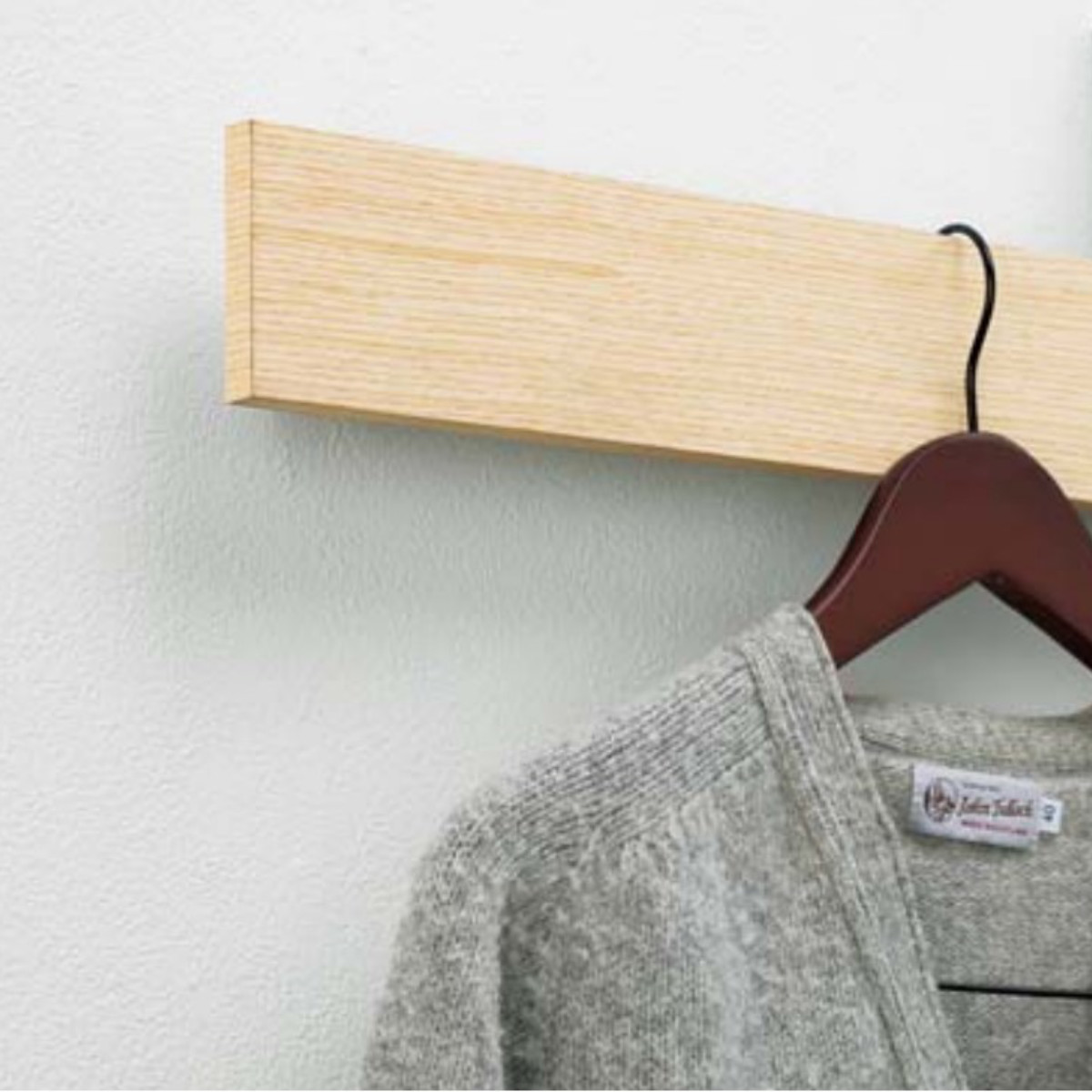 壁掛け ハンガーフック 幅180cm 奥行3cm 木目調 塗装できる 壁面収納 レール フック 長押風 ( フック付き ウォールハンガー コートハンガー 壁面 収納 ハンガー掛け 壁掛けハンガー 壁掛けフック 玄関収納 洋服掛け コート掛け )
