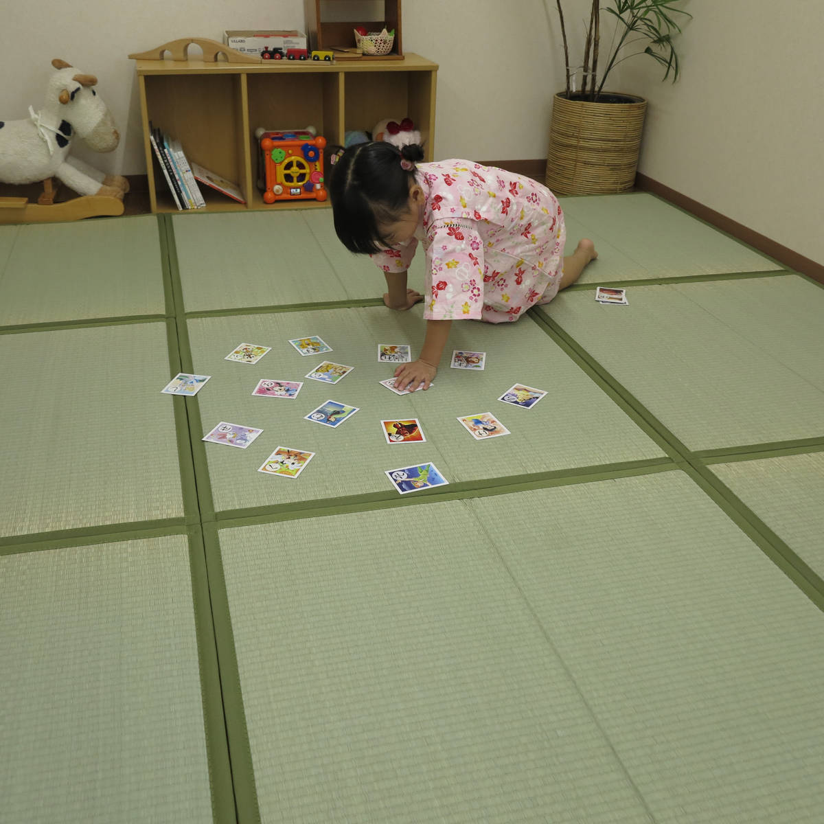 置き畳 二つ折りフロア畳 織姫 82×82 厚さ1.3cm 国産 6枚セット ( ユニット畳 フローリング畳 フロア畳 折りたたみ畳 二つ折り い草 日本製 6枚 畳マット い草マット い草ラグ 畳スペース システム畳 和室 軽い 軽量 滑り止め ) 【ベージュ】 ベージュ