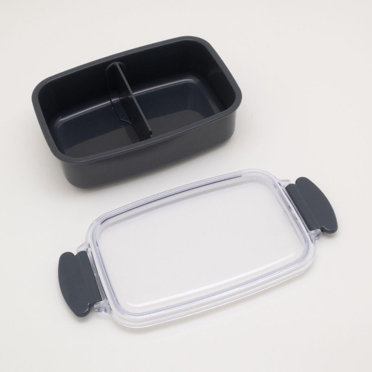弁当箱 500ml ランチボックス 仕切付き カラーコレクション ( お弁当箱 レンジ対応 食洗機対応 1段 角型 子供 日本製 電子レンジ対応 キッズ 仕切り付 弁当 お弁当 幼稚園 保育園 ) 【チャコール】 チャコール