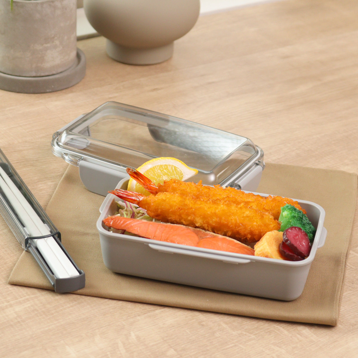 弁当箱 500ml カームカラー ランチボックス 仕切付 ( お弁当箱 食洗機対応 レンジ対応 一段 ドーム蓋 日本製 食洗機OK レンジOK お弁当 弁当 4点ロック 仕切り付き 女性 女子 )