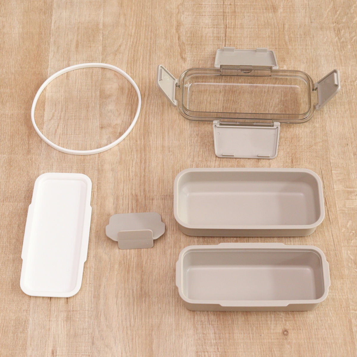 弁当箱 600ml カームカラー ランチボックス二段 仕切付 ( 食洗機対応 レンジ対応 二段 抗菌 ドーム型 4点ロック 日本製 仕切り付き 銀 AG 食洗機OK レンジOK お弁当 弁当 抗菌加工 二段弁当 )