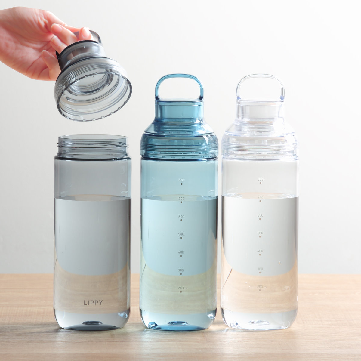 LIPPY ウォーターボトル 1L 水筒 ( 直飲み クリアボトル マグボトル スポーツボトル 常温 大容量 日本製 マグ ボトル クリア ハンドル付き 透明 軽量 目盛り付き おしゃれ 大人 ) 【グレー】 グレー