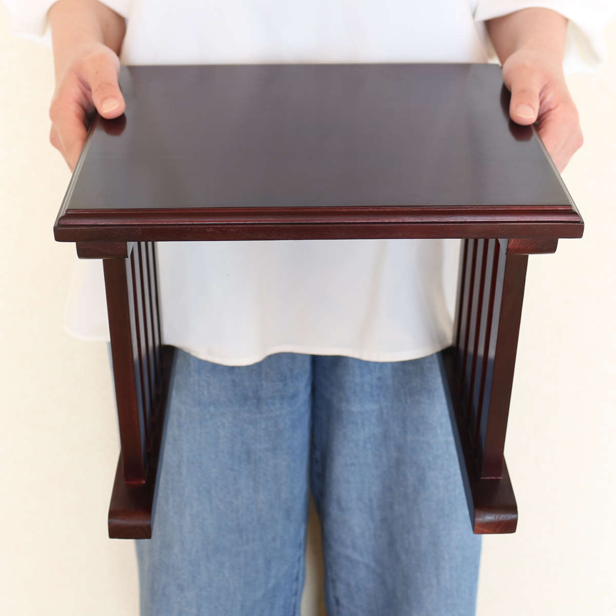 供物机 仏壇前 ミニテーブル 桐製 ( 経机 仏前 供物台 御供え机 テーブル 台 天然木 桐 500g 軽い 持ち運び コンパクト 組み立て 簡単 仏壇 お供え 軽量 花立て 香炉 ローソク立て 線香立て おりん 文机 配膳台 作業台 )