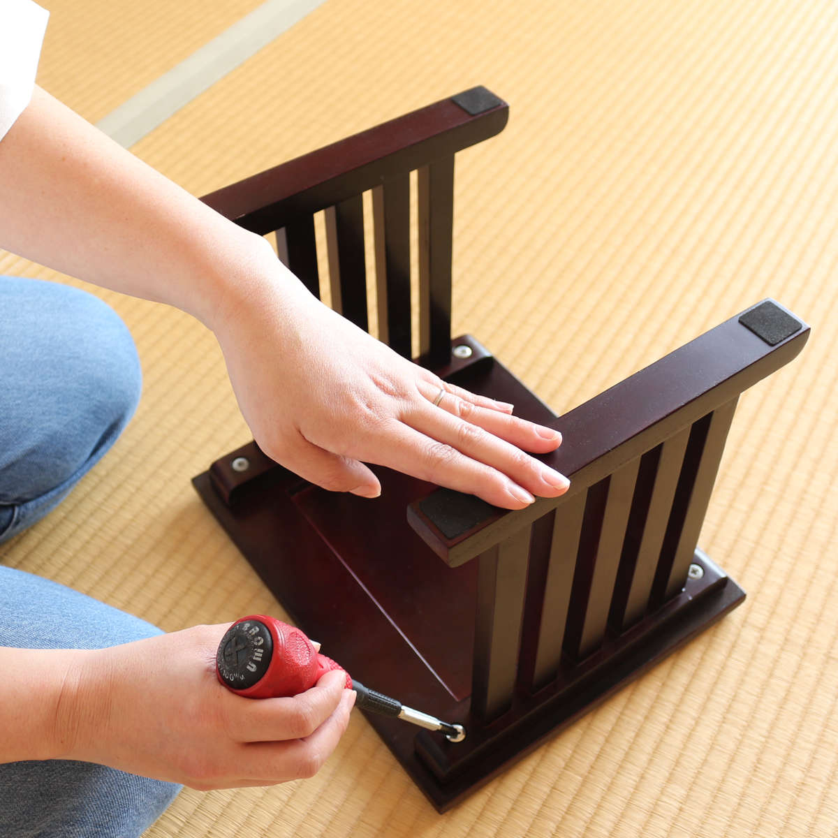 供物机 仏壇前 ミニテーブル 桐製 ( 経机 仏前 供物台 御供え机 テーブル 台 天然木 桐 500g 軽い 持ち運び コンパクト 組み立て 簡単 仏壇 お供え 軽量 花立て 香炉 ローソク立て 線香立て おりん 文机 配膳台 作業台 )