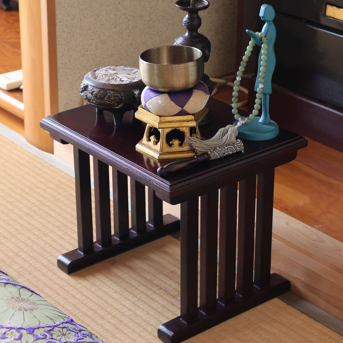 供物机 仏壇前 ミニテーブル 桐製 ( 経机 仏前 供物台 御供え机 テーブル 台 天然木 桐 500g 軽い 持ち運び コンパクト 組み立て 簡単 仏壇 お供え 軽量 花立て 香炉 ローソク立て 線香立て おりん 文机 配膳台 作業台 )