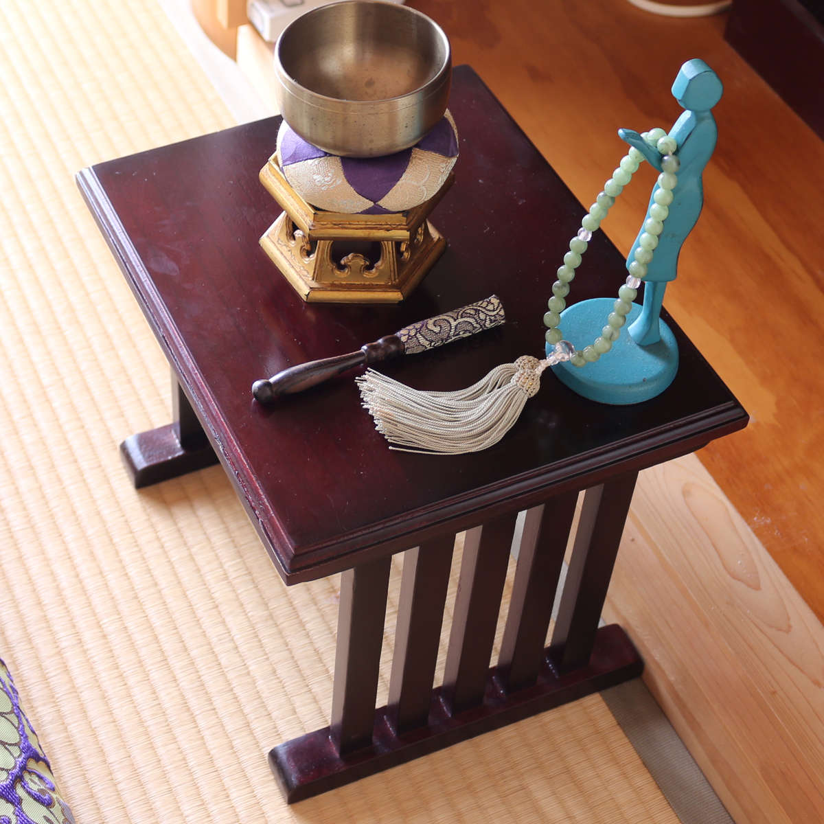 供物机 仏壇前 ミニテーブル 桐製 ( 経机 仏前 供物台 御供え机 テーブル 台 天然木 桐 500g 軽い 持ち運び コンパクト 組み立て 簡単 仏壇 お供え 軽量 花立て 香炉 ローソク立て 線香立て おりん 文机 配膳台 作業台 )