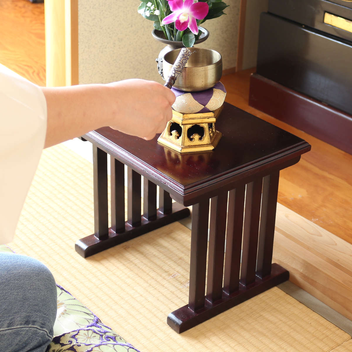 供物机 仏壇前 ミニテーブル 桐製 ( 経机 仏前 供物台 御供え机 テーブル 台 天然木 桐 500g 軽い 持ち運び コンパクト 組み立て 簡単 仏壇 お供え 軽量 花立て 香炉 ローソク立て 線香立て おりん 文机 配膳台 作業台 )