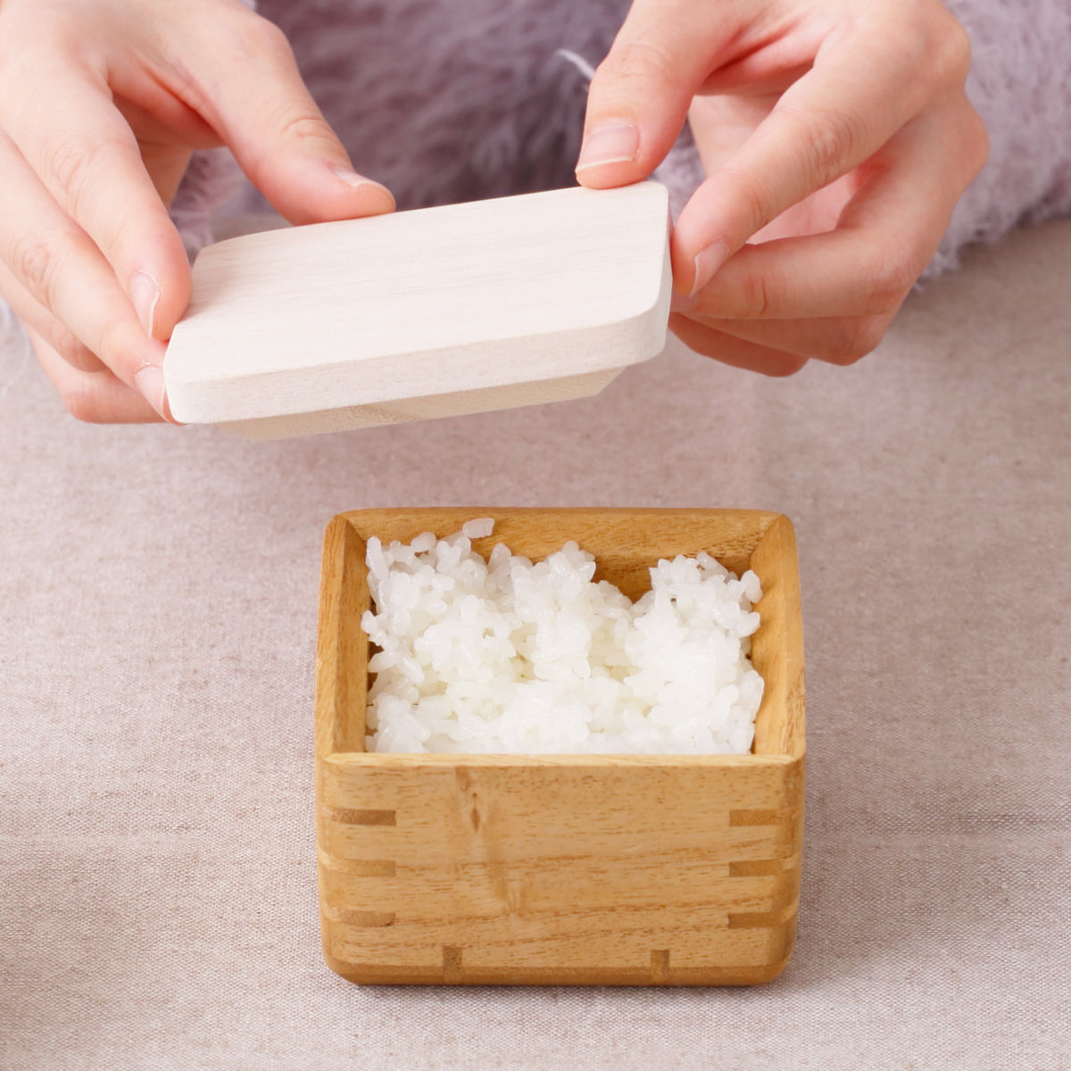 ご飯容器 保存容器 kirisai 桐のレンジでごはん鉢 小 ( おひつ お櫃 茶碗 桐 食器 日本製 調湿 冷凍ご飯 電子レンジ対応 冷凍 冷蔵 ご飯 鉢 お米 白米 むし鉢 蒸し器 容器 レンジ調理 温め直し 美味しい コンパクト 正方形 120g )