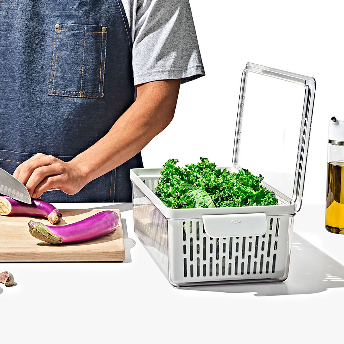 OXO オクソー 保存容器 ベジタブルキーパー ラージ ( プラスチック コンテナ 野菜保存容器 野菜用保存容器 ザル付き 水切り 食洗機対応 野菜用保存かご 野菜 保存 ベジタブル サラダボウル ハンドル付き 仕切り付き 冷蔵庫 透明 )