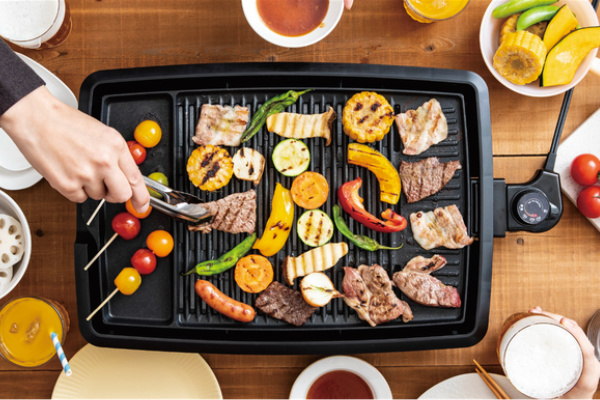 焼肉プレート 電気焼肉器 少煙 減煙 焼き肉プレート 多目的 ( ホットプレート グリルプレート 焼肉 プレート 平面 傾斜 調理 油が落ちる 煙が出にくい 調理器具 保温 調理家電 キッチン家電 )