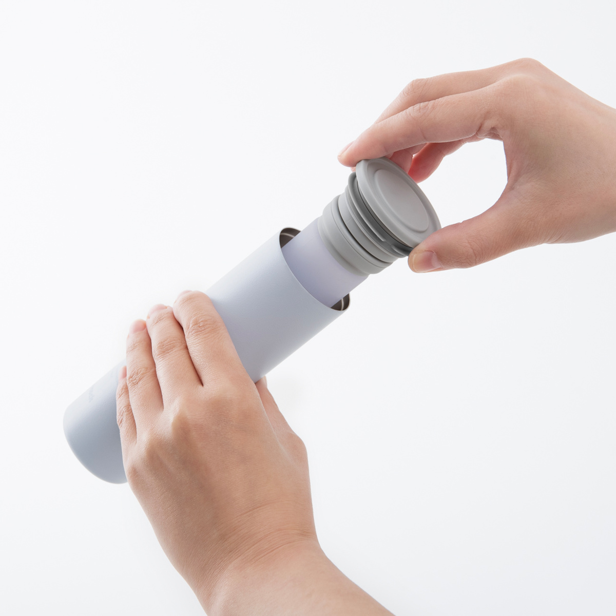 ネッククーラー アイスパック S ポケット 携帯氷のう シリコーン氷のう ( 氷のう アイスバッグ 氷嚢 保冷 アイシングバッグ 持ち運び スリム 携帯 氷袋 熱冷まし アイスバック アイシング 氷枕 暑さ対策 ) 【ペールブルー】 ペールブルー