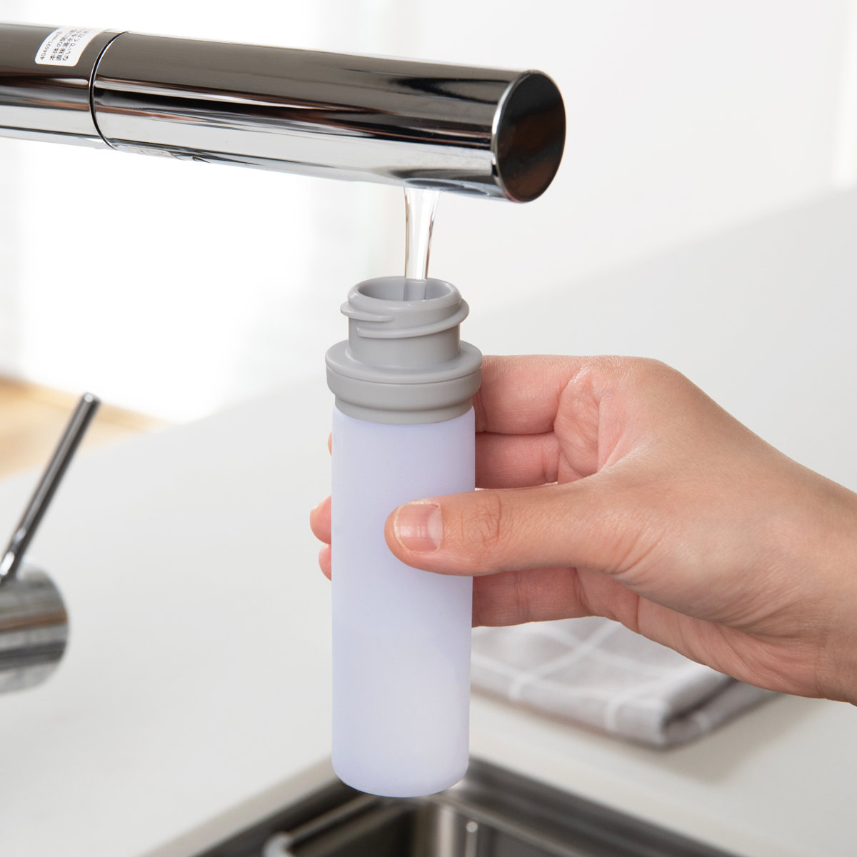 ネッククーラー アイスパック S ポケット 携帯氷のう シリコーン氷のう ( 氷のう アイスバッグ 氷嚢 保冷 アイシングバッグ 持ち運び スリム 携帯 氷袋 熱冷まし アイスバック アイシング 氷枕 暑さ対策 ) 【ペールブルー】 ペールブルー