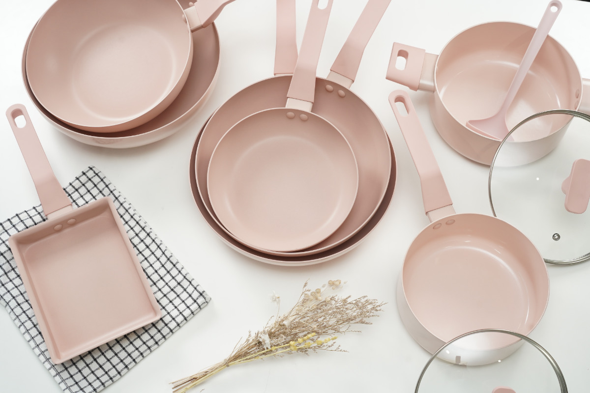 フライパン 26cm IH対応 ROSA ふっ素加工 ( ガス火対応 オール熱源対応 フッ素加工 軽い 26センチ フッ素コーティング アルミ製 軽量 ピンク 可愛い おしゃれ ローサ )