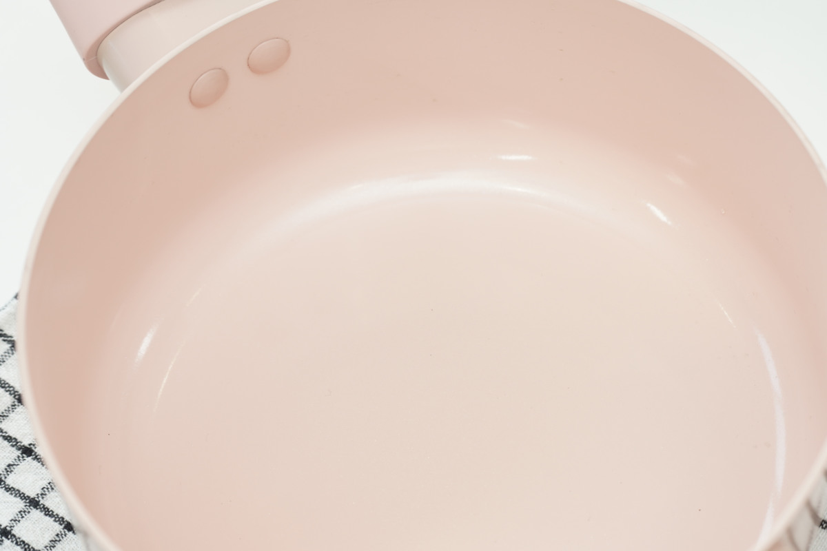 両手鍋 20cm IH対応 ROSA ふっ素加工 ( ガス火対応 オール熱源対応 なべ お鍋 両手なべ フッ素加工 軽い ガラス蓋付き 20センチ フッ素コーティング アルミ製 軽量 ガラス蓋 調理器具 キッチン用品 ピンク 可愛い おしゃれ ローサ )