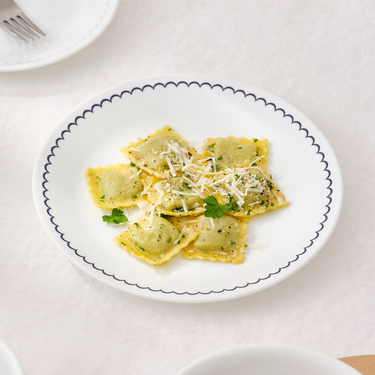 プレート 21.5cm CORELLE コレール カスピアンレース 中皿 ( 強化ガラス 電子レンジ対応 食洗機対応 オーブン対応 皿 お皿 丸皿 丈夫 軽い 割れにくい 一品料理 デザート パン トースト おしゃれ )