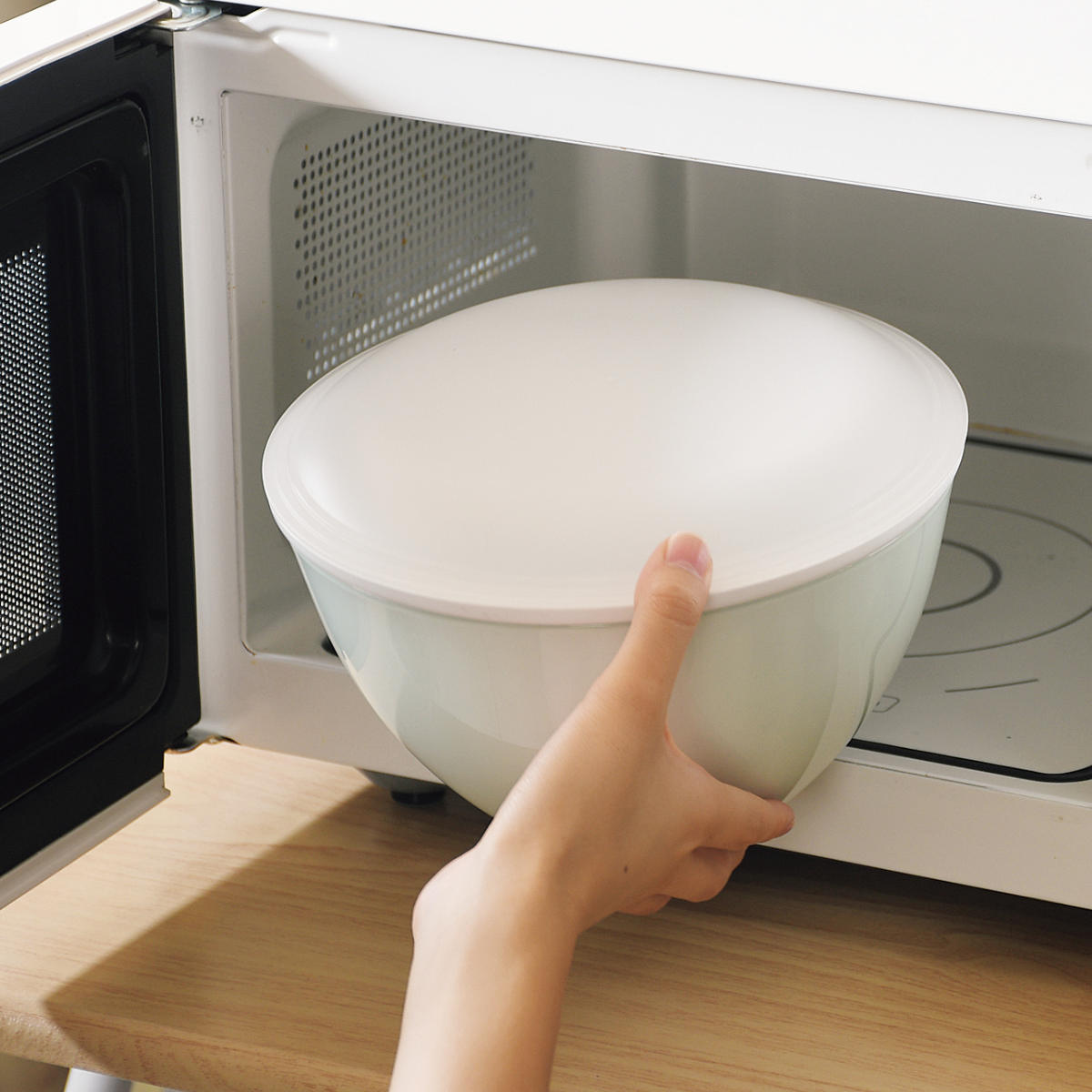 ボウル 3点セット 19cm ザル付き 蓋付き ララシャイン 抗菌耐熱カラーボウル ( 耐熱ボウル ざる 深型ボウル 電子レンジ対応 食洗機対応 日本製 19センチ レンジボール 耐熱ボール ボール 深型 コランダー セット 深型ボール 軽量 ) 【クリアグリーン】 クリアグリーン