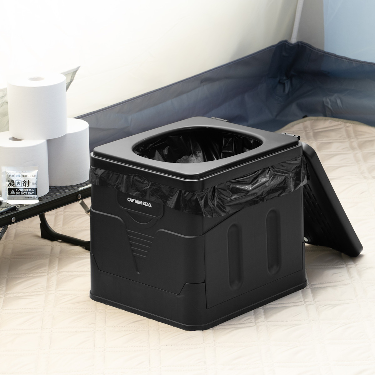 簡易トイレ ポータブルトイレ スクウェア 折りたたみ コンパクト ゴミ袋 凝固剤 収納袋付き （ 携帯トイレ 災害用トイレ 非常用トイレ 防災グッズ 災害 防災 災害時 持ち運び 折り畳み 寝室 簡易 緊急時 黒 ブラック おしゃれ ）