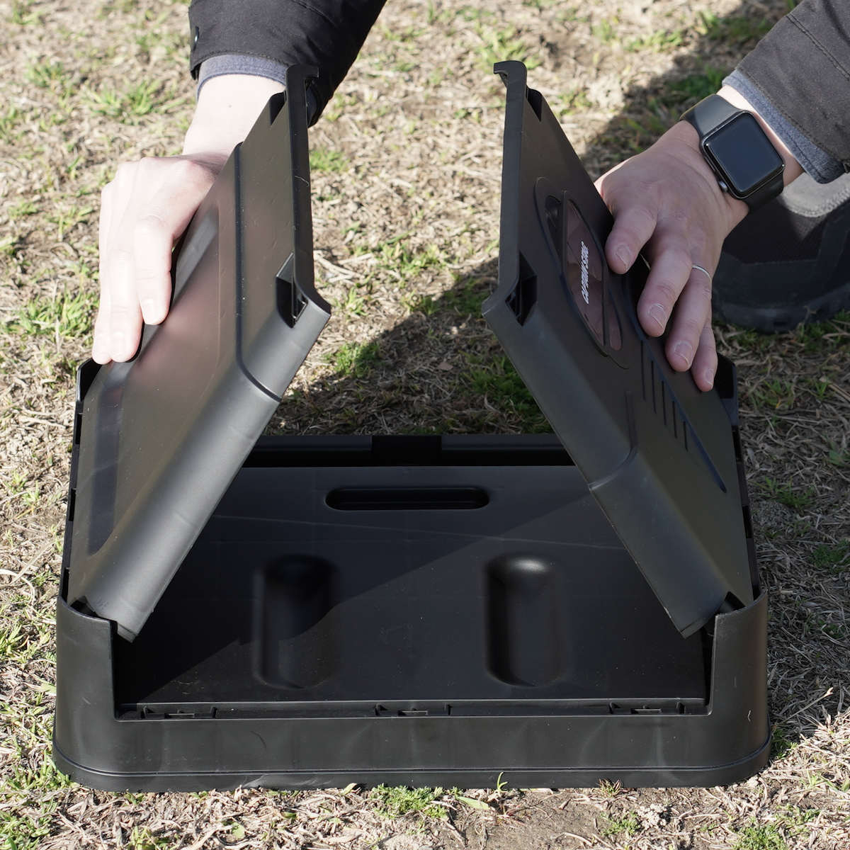 簡易トイレ ポータブルトイレ スクウェア 折りたたみ コンパクト ゴミ袋 凝固剤 収納袋付き ( 携帯トイレ 災害用トイレ 非常用トイレ 防災グッズ 災害 防災 災害時 持ち運び 折り畳み 寝室 簡易 緊急時 黒 ブラック おしゃれ )