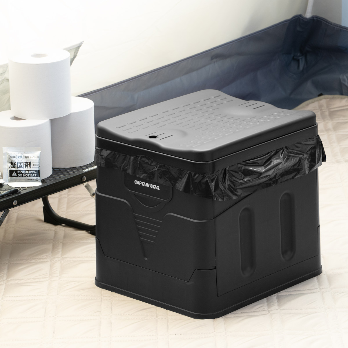 簡易トイレ ポータブルトイレ スクウェア 折りたたみ コンパクト ゴミ袋 凝固剤 収納袋付き ( 携帯トイレ 災害用トイレ 非常用トイレ 防災グッズ 災害 防災 災害時 持ち運び 折り畳み 寝室 簡易 緊急時 黒 ブラック おしゃれ )
