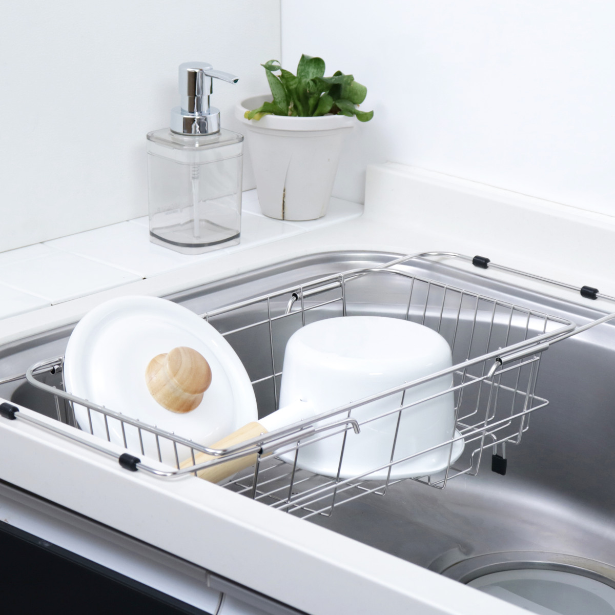 水切りラック シンプル・ウェア ステンレス製シンクスライド式水切りバスケット ( ステンレス 1段 シンク上 伸縮 スライド式 水切りバスケット かご ラック シンク 渡せる 水切り シンク渡し 新生活 洗い物 食器 洗い )