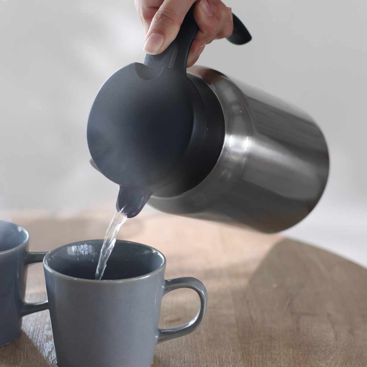 ポット 1.5L 真空断熱 保温 魔法瓶 ステンレス ( 卓上ポット ステンレスポット 保冷 保温ポット 保冷ポット 卓上 持ち手付き コーヒー 珈琲 お茶 紅茶 真空二重構造 ワンタッチ開閉 )