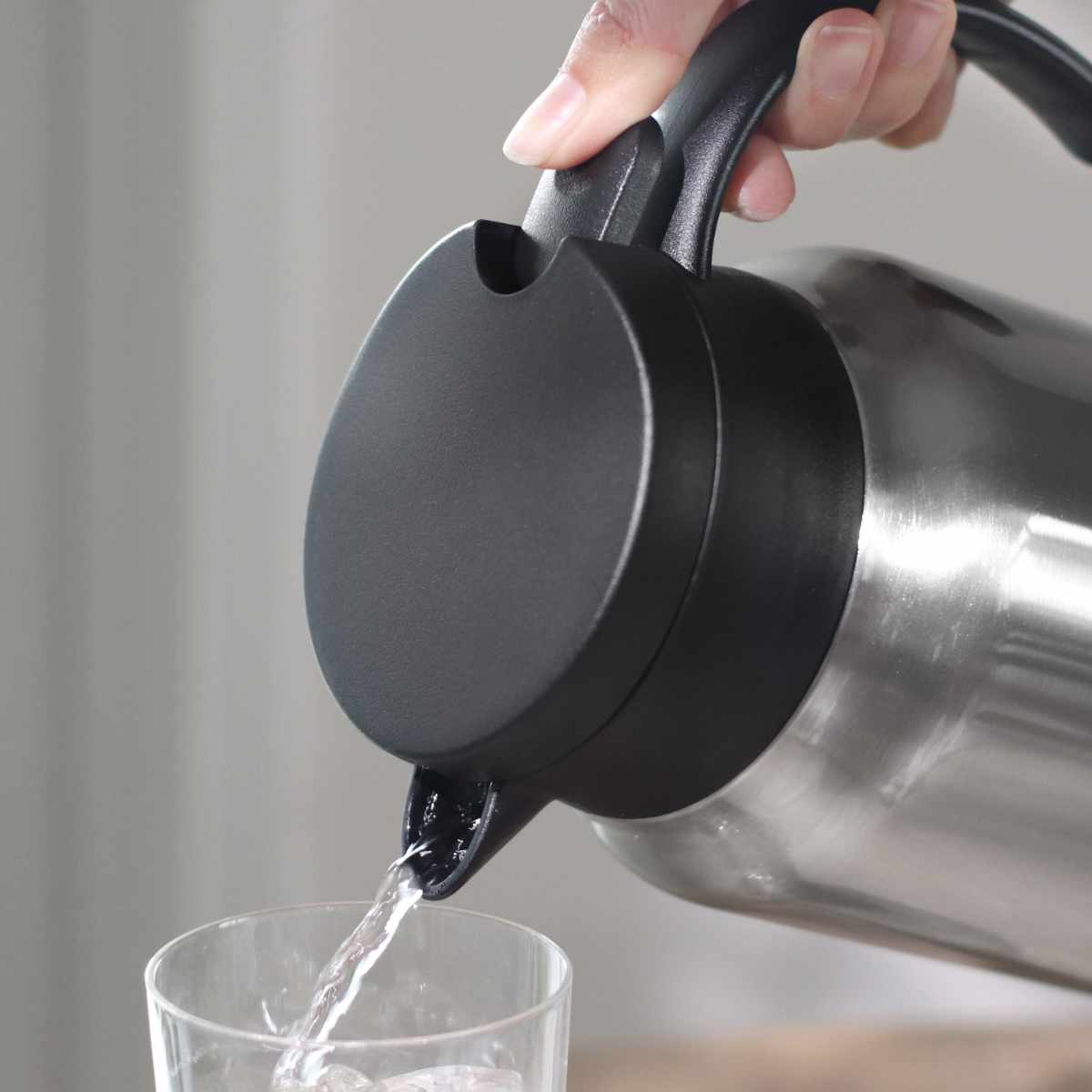 ポット 1.5L 真空断熱 保温 魔法瓶 ステンレス ( 卓上ポット ステンレスポット 保冷 保温ポット 保冷ポット 卓上 持ち手付き コーヒー 珈琲 お茶 紅茶 真空二重構造 ワンタッチ開閉 )