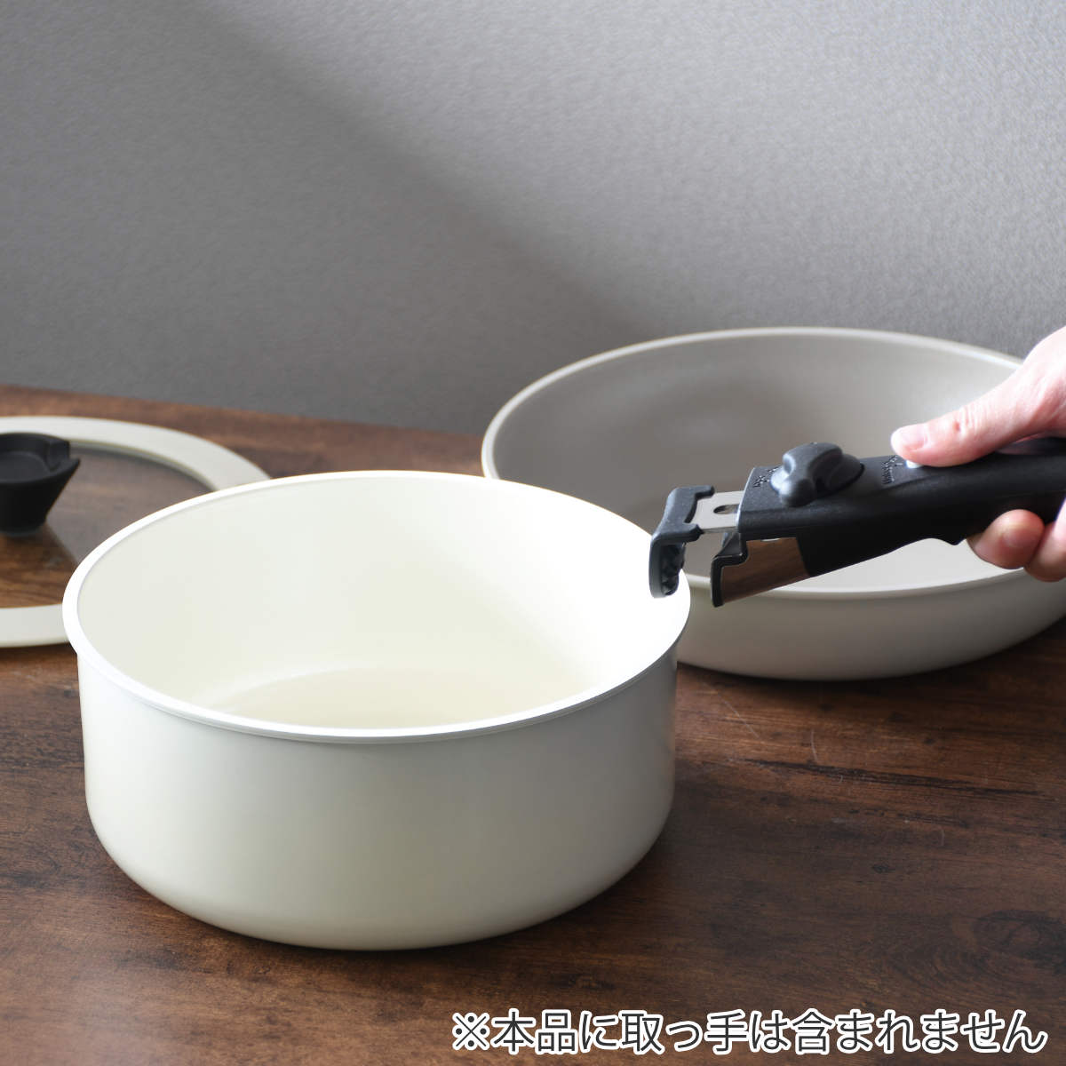 マルチポット 18cm IH対応 トルティーノ 取っ手が取れる セラミック加工 ( ガス火対応 着脱式 鍋 ソースパン 取っ手の取れる鍋 単品 片手鍋 セラミックコーティング オーブン対応 18センチ ミニ アルミ製 軽量 ホワイト )