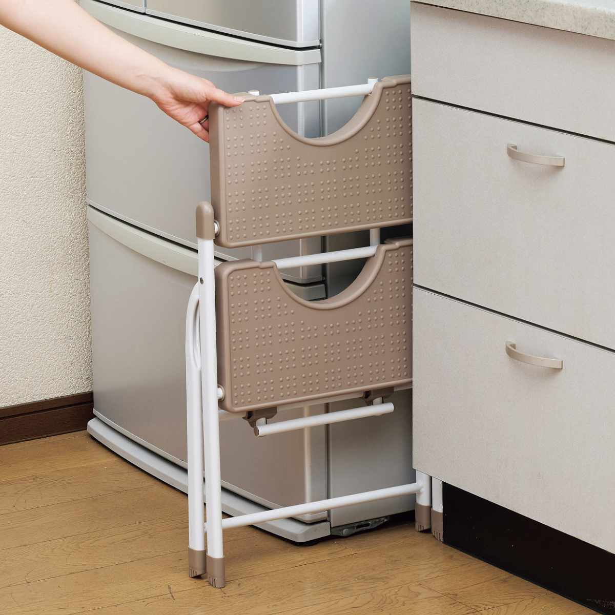 脚立 コンパクト 踏み台 2段 折りたたみ ホワイトラテ ( ステップ台 踏台 おしゃれ 収納 はしご 低い 耐荷重120kg ステップ 二段 持ち運び 乗降 乗り降り 介護 子供 diy 洗面所 キッチン )