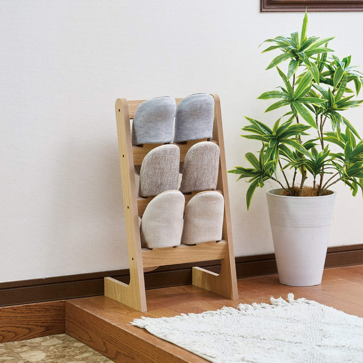 スリッパラック 木製 3段 収納 ( スリッパ 玄関 スリッパホルダー 下駄箱 3足 スリム コンパクト 北欧 ナチュラル 軽量 省ペース おしゃれ スリッパスタンド ルームシューズ 靴箱 シューズクローク 軽い )