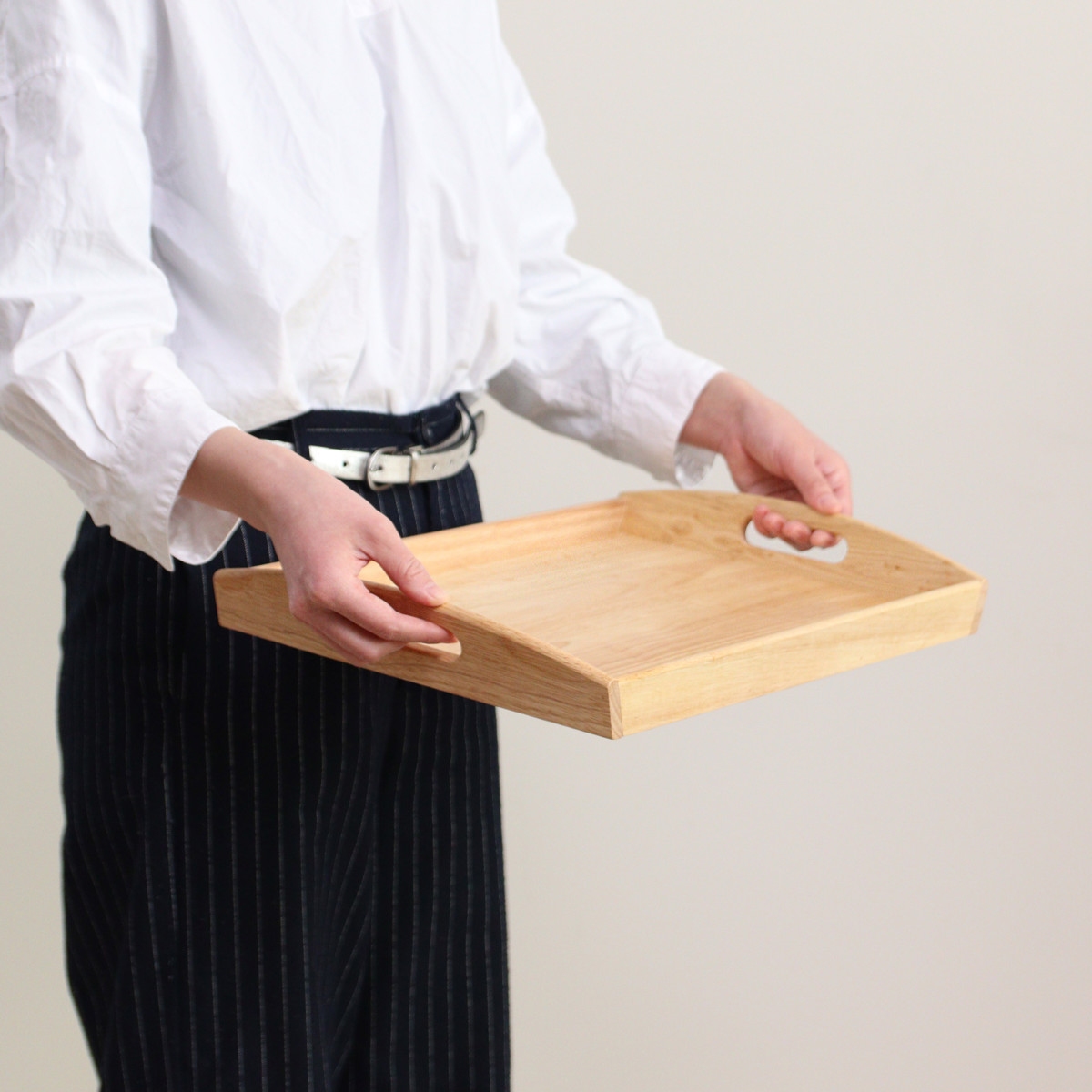 お盆 トレー 角型 大 木製 ( 木製トレー トレイ キッチントレー キッチントレイ 44×30cm 木製トレイ キッチン用品 キッチン雑貨 ウッド おぼん 配膳 取っ手付き 持ち手付き おしゃれ )