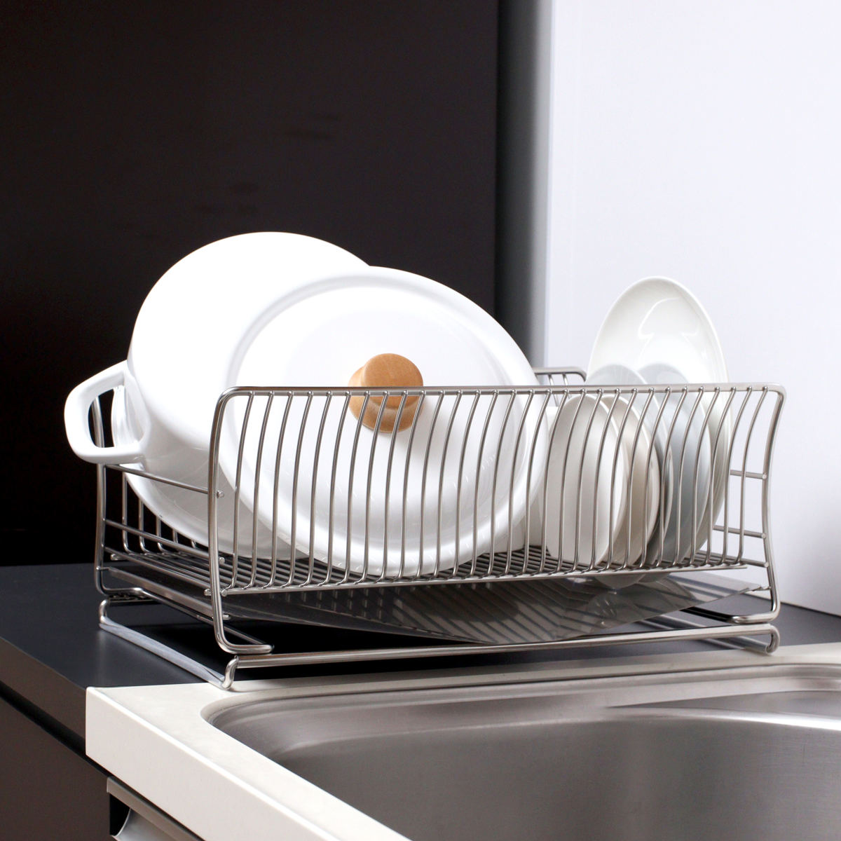 水切りかご 18-8 ステンレス製 水切りカゴ サスティナ ( 水切りラック ディッシュラック 水切りバスケット 水切り 流れる オールステンレス 伸縮 1段 トレー シンク上 シンク渡し シンク横 洗い物 食器洗い 乾燥 おすすめ )