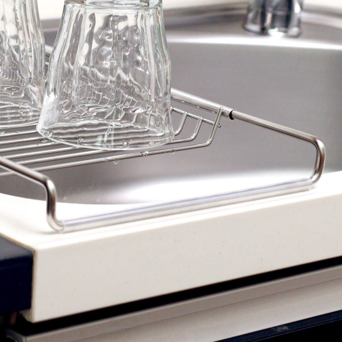 水切りラック 18-8 ステンレス製 スライド水切りラック サスティナ ( 水切りプレート シンク上水切り 水切りトレー スライド式 オールステンレス シンク上 洗い物 食器洗い 乾燥 おすすめ )