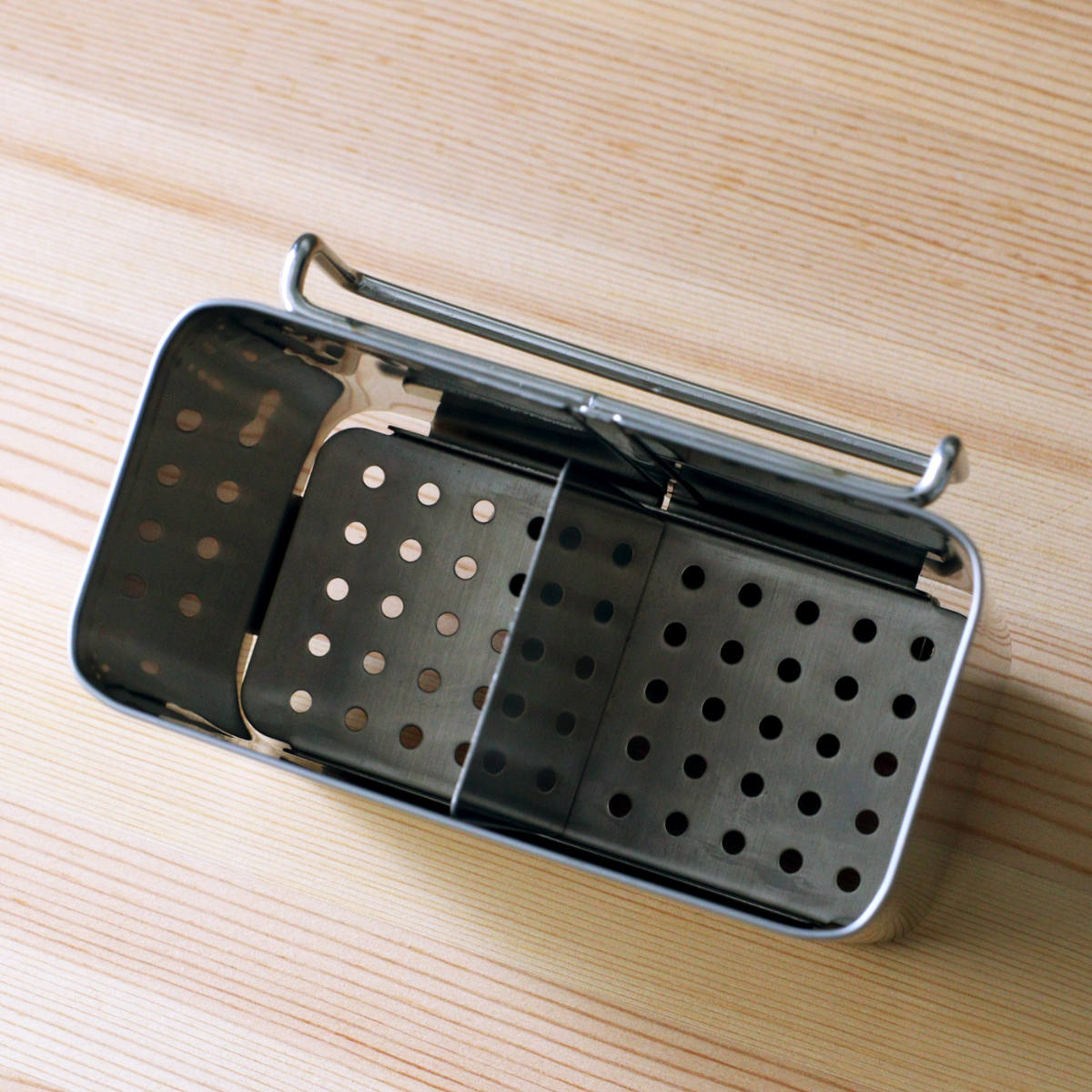 カトラリーポケット 18-8 ステンレス製 カトラリーポケット サスティナ ( カトラリー立て ツールポケット 仕切り付き オールステンレス カトラリー キッチンツール 箸立て 水切り 洗い物 食器洗い 乾燥 おすすめ )