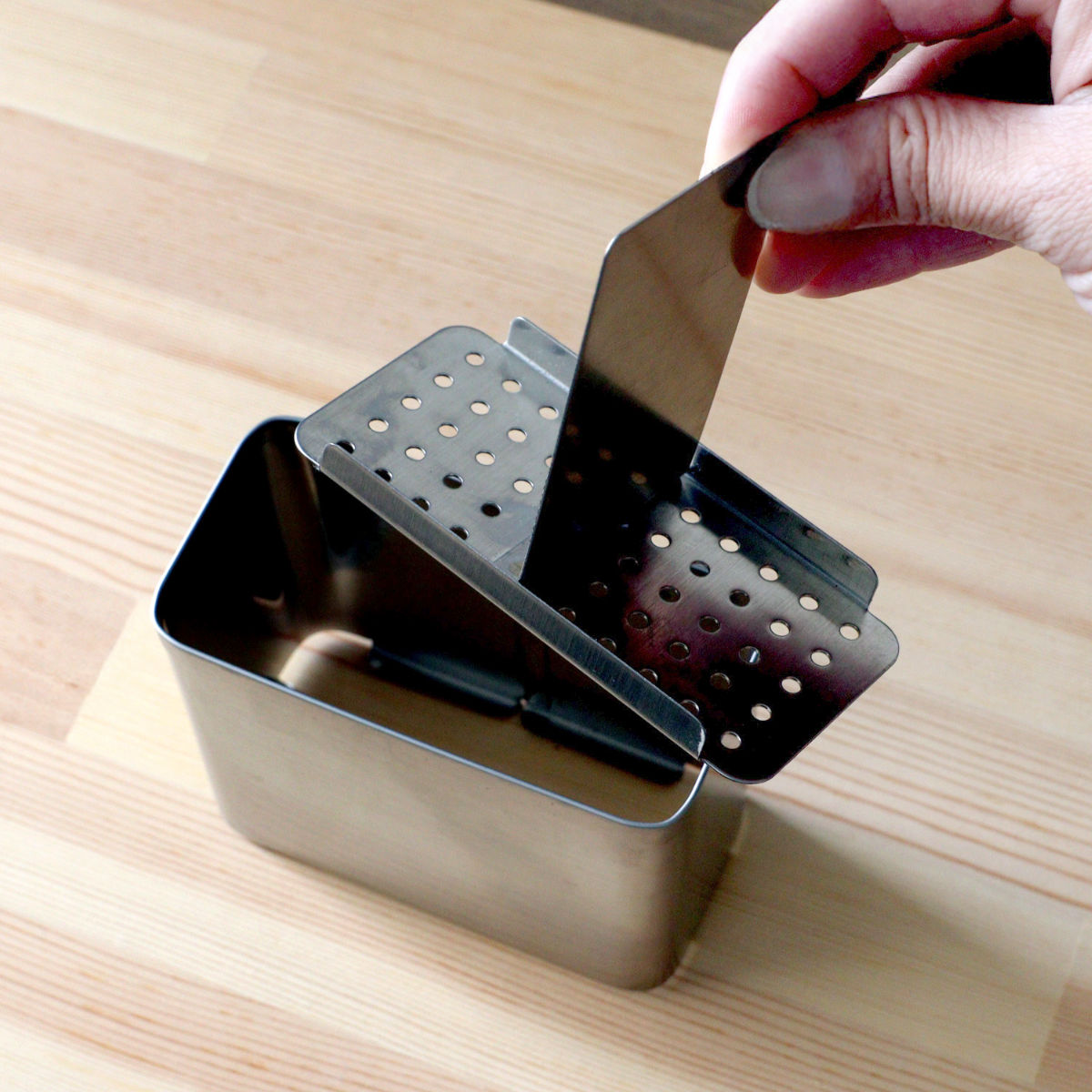 カトラリーポケット 18-8 ステンレス製 カトラリーポケット サスティナ ( カトラリー立て ツールポケット 仕切り付き オールステンレス カトラリー キッチンツール 箸立て 水切り 洗い物 食器洗い 乾燥 おすすめ )