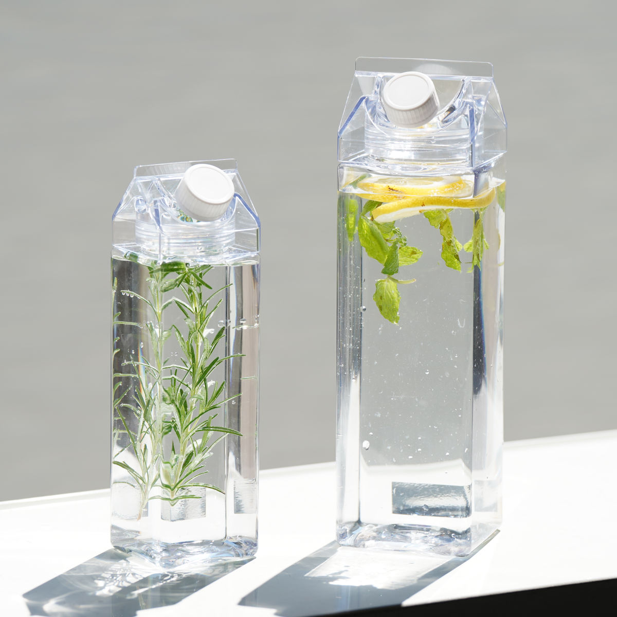 冷水筒 ピッチャー 1L 横置き 縦置き プラスチック ( 麦茶ポット 水差し 冷水ポット 日本製 プラスチック製 麦茶 水 お茶 取っ手なし 軽い 割れにくい 国産 おしゃれ )