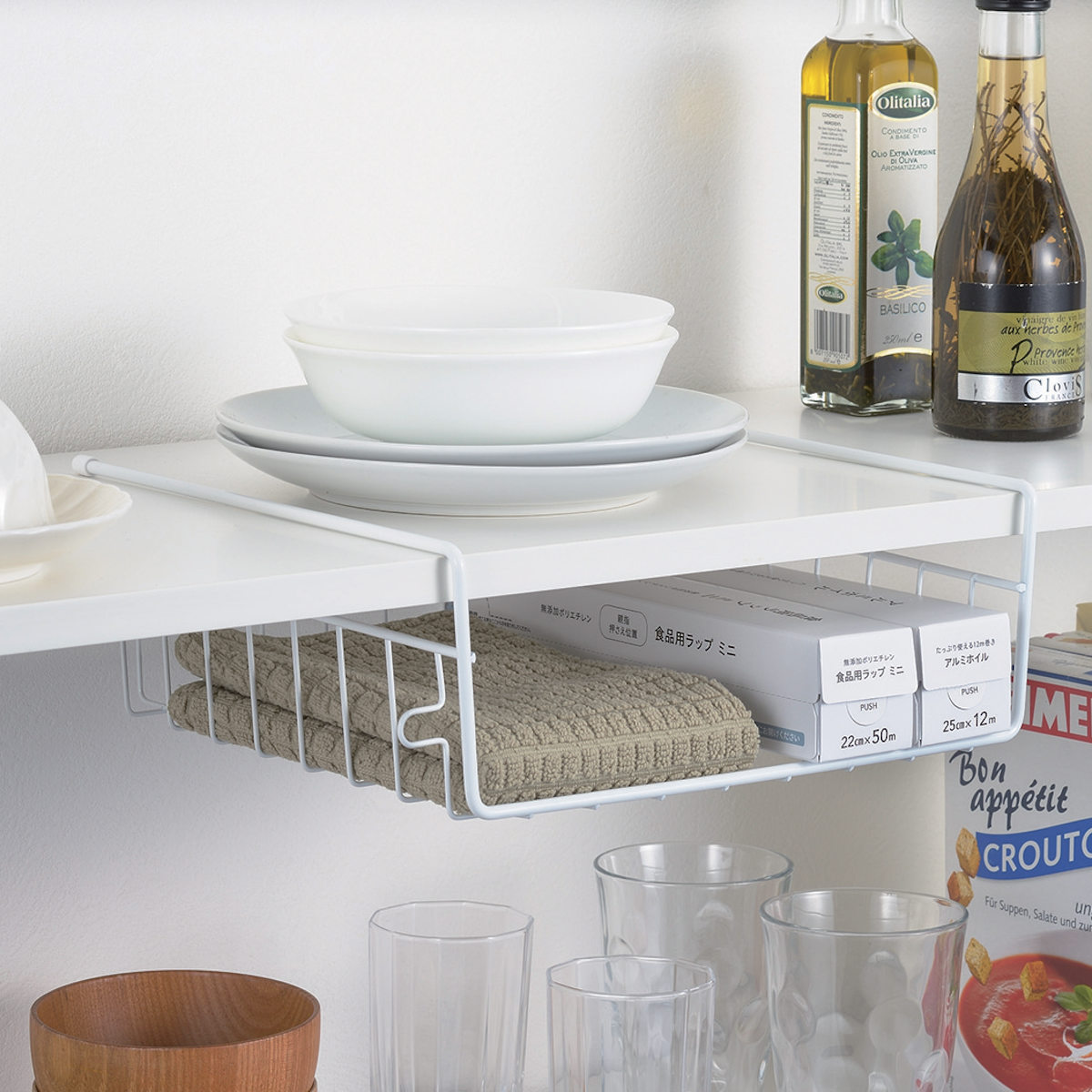 キッチンバスケット 吊戸棚用 スキット ハンガーバスケット ワイド 浅型 ( 収納ラック 食器棚収納 吊戸棚 吊り戸棚 吊戸棚下収納 吊下げラック 吊り下げラック 吊り下げ収納 ボトル ラップ ホイル カップ 食器収納 食器棚 収納 )