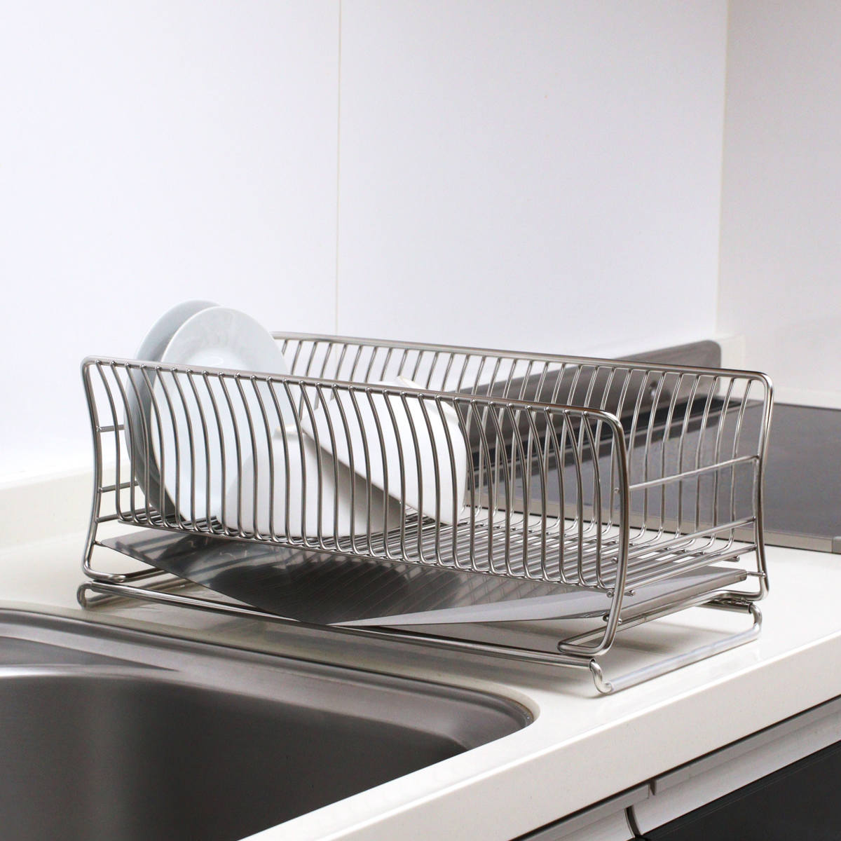 水切りかご 18-8 ステンレス製 水切りカゴ スリム サスティナ ( 水切りラック 水切りバスケット 水切り 流れる オールステンレス 伸縮 1段 ディッシュラック トレー シンク上 シンク渡し シンク横 洗い物 食器洗い 乾燥 )