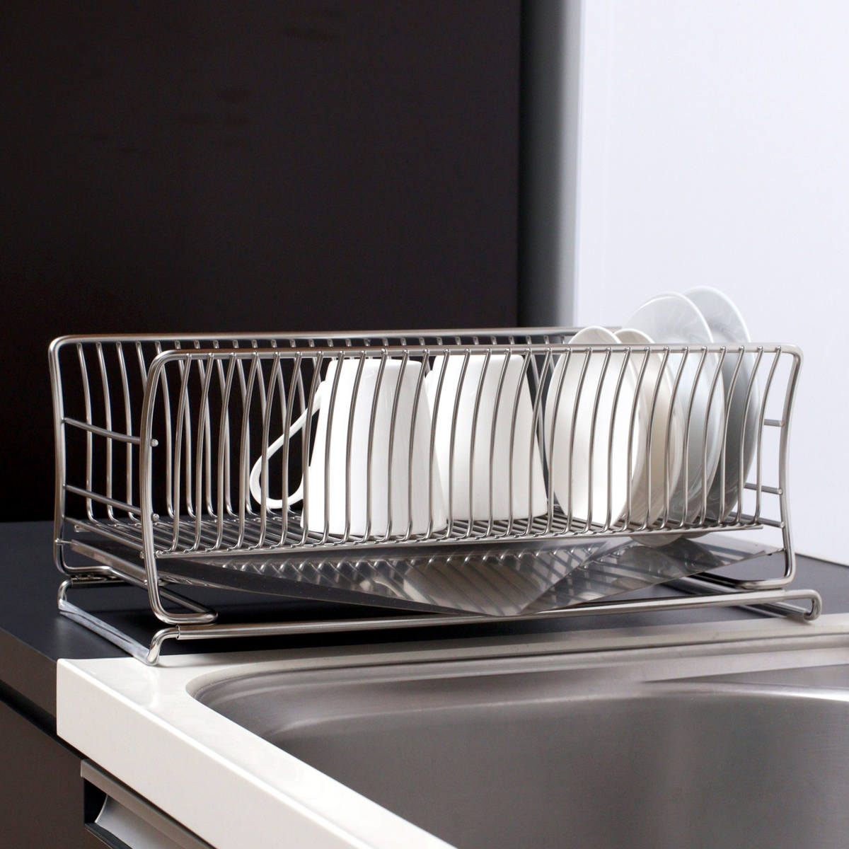 水切りかご 18-8 ステンレス製 水切りカゴ スリム サスティナ ( 水切りラック 水切りバスケット 水切り 流れる オールステンレス 伸縮 1段 ディッシュラック トレー シンク上 シンク渡し シンク横 洗い物 食器洗い 乾燥 )