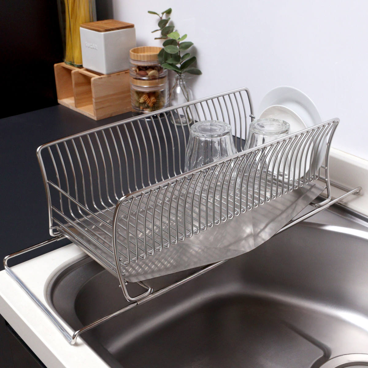 水切りかご 18-8 ステンレス製 水切りカゴ スリム サスティナ ( 水切りラック 水切りバスケット 水切り 流れる オールステンレス 伸縮 1段 ディッシュラック トレー シンク上 シンク渡し シンク横 洗い物 食器洗い 乾燥 )