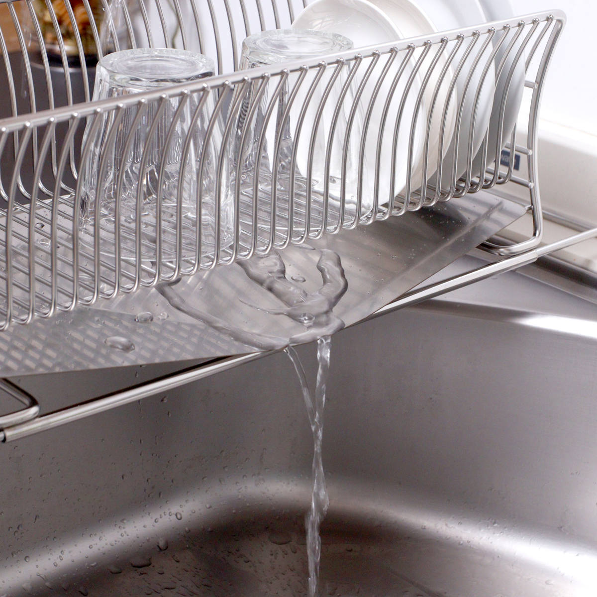 水切りかご 18-8 ステンレス製 水切りカゴ スリム サスティナ ( 水切りラック 水切りバスケット 水切り 流れる オールステンレス 伸縮 1段 ディッシュラック トレー シンク上 シンク渡し シンク横 洗い物 食器洗い 乾燥 )