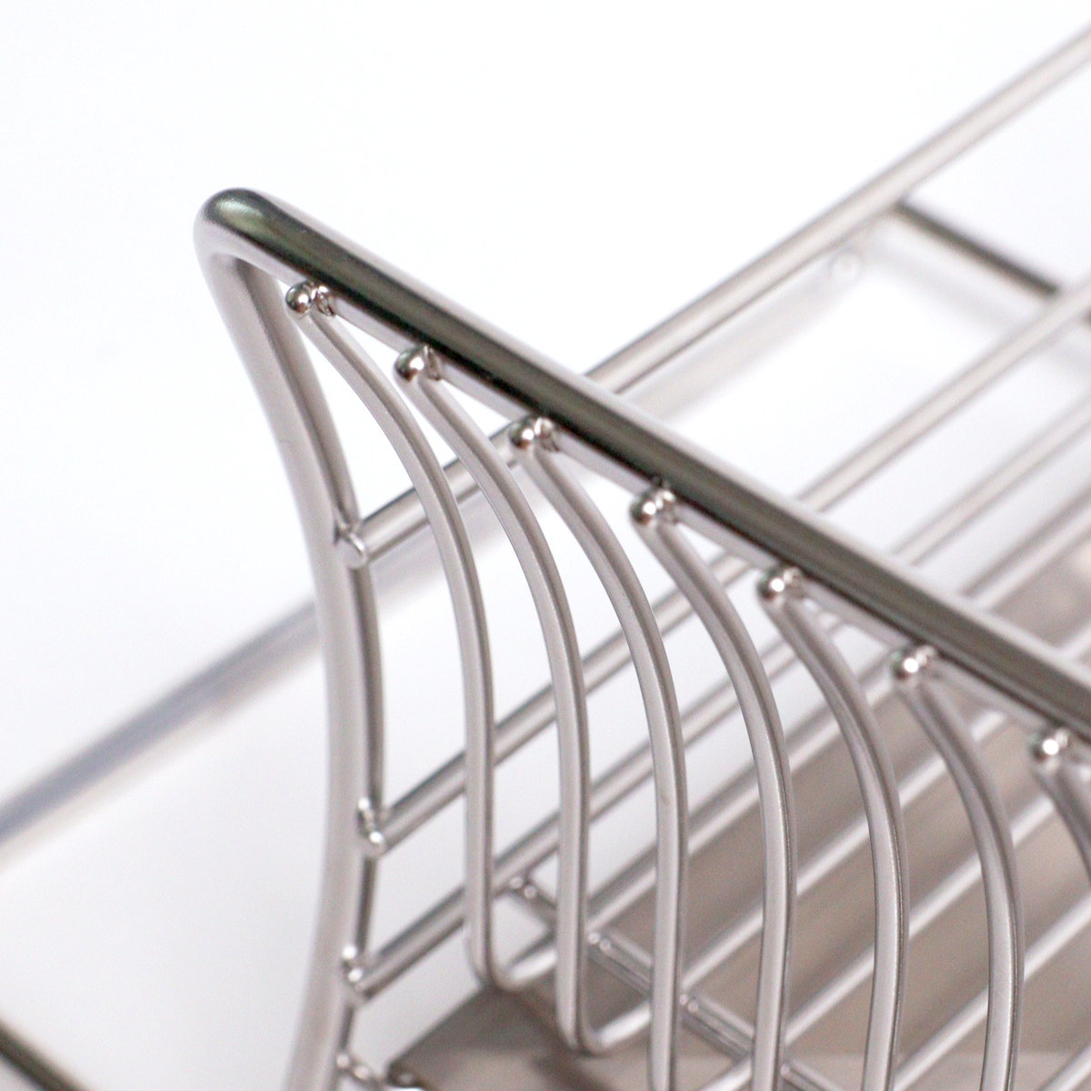 水切りかご 18-8 ステンレス製 水切りカゴ スリム サスティナ ( 水切りラック 水切りバスケット 水切り 流れる オールステンレス 伸縮 1段 ディッシュラック トレー シンク上 シンク渡し シンク横 洗い物 食器洗い 乾燥 )
