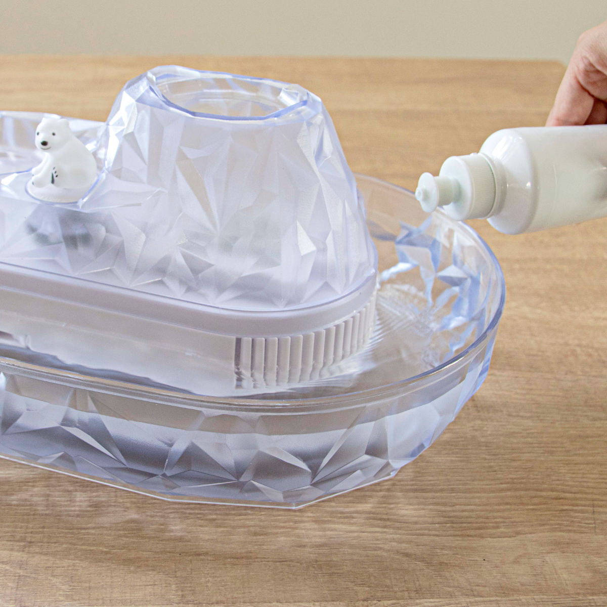 そうめん流し器 M 2~3人用 流氷 流しそうめん 電池式 流しそうめん機 プラスチック製 ( そうめん流し機 しろくま ペンギン 素麺 ながしそうめん 薬味入れ 流し素麺 薬味皿 機械 シロクマ アニマル 動物 氷山 おしゃれ かわいい ) 【シロクマ】 シロクマ