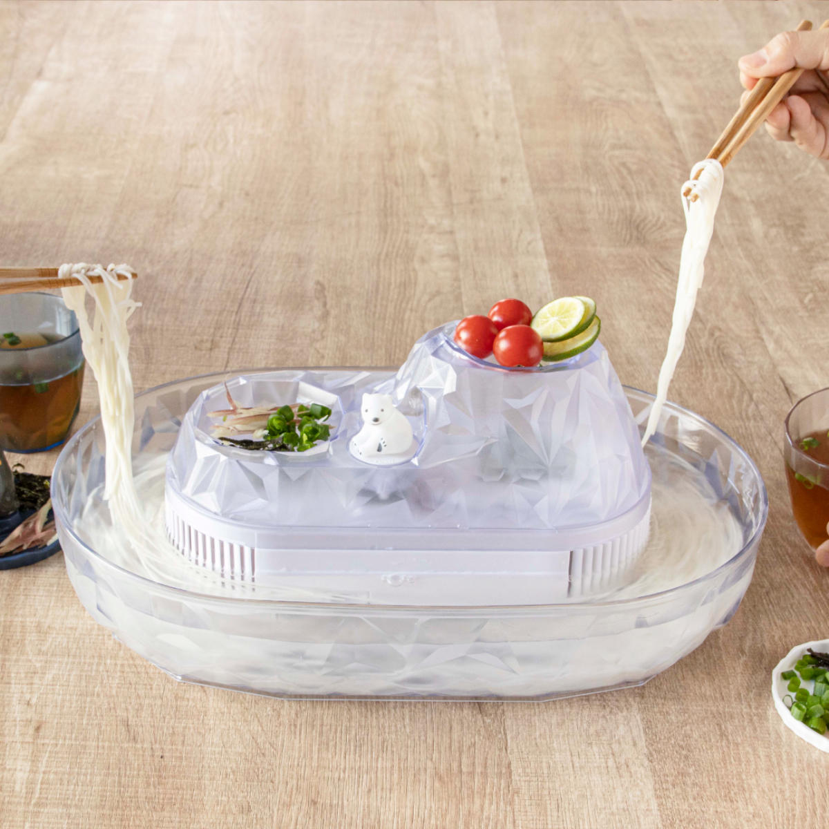 そうめん流し器 M 2~3人用 流氷 流しそうめん 電池式 流しそうめん機 プラスチック製 ( そうめん流し機 しろくま ペンギン 素麺 ながしそうめん 薬味入れ 流し素麺 薬味皿 機械 シロクマ アニマル 動物 氷山 おしゃれ かわいい ) 【シロクマ】 シロクマ